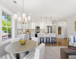 67 Queen St, East Greenwich, Rhode Island, 2 Bedrooms Bedrooms, 7 Rooms Rooms,2 BathroomsBathrooms,Residential,For Sale,Queen St,73532155