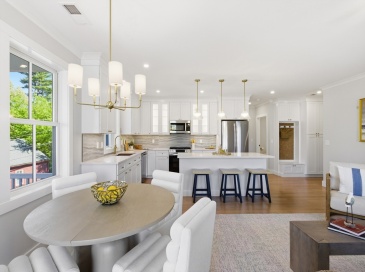 67 Queen St, East Greenwich, Rhode Island, 2 Bedrooms Bedrooms, 7 Rooms Rooms,2 BathroomsBathrooms,Residential,For Sale,Queen St,73532155