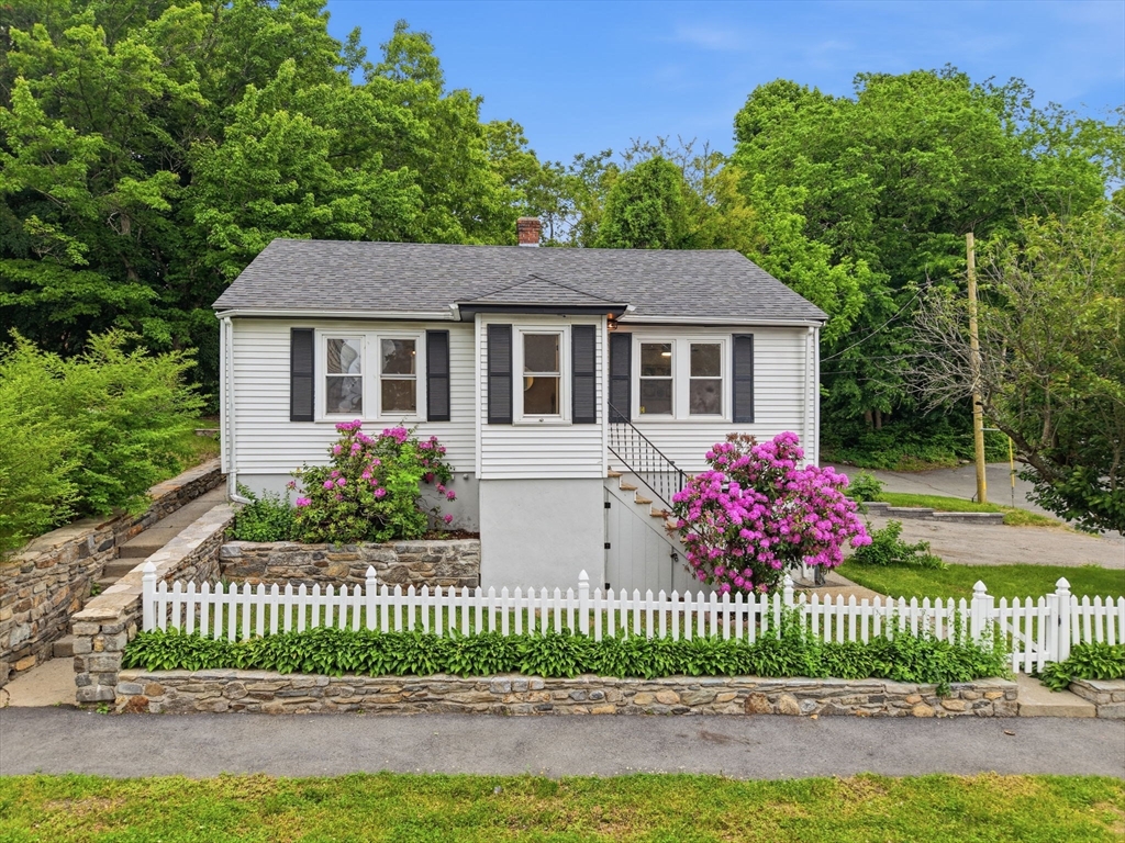 41 Bridgeport St, Worcester, Massachusetts, 2 Bedrooms Bedrooms, 4 Rooms Rooms,1 BathroomBathrooms,Residential,For Sale,Bridgeport St,73524927