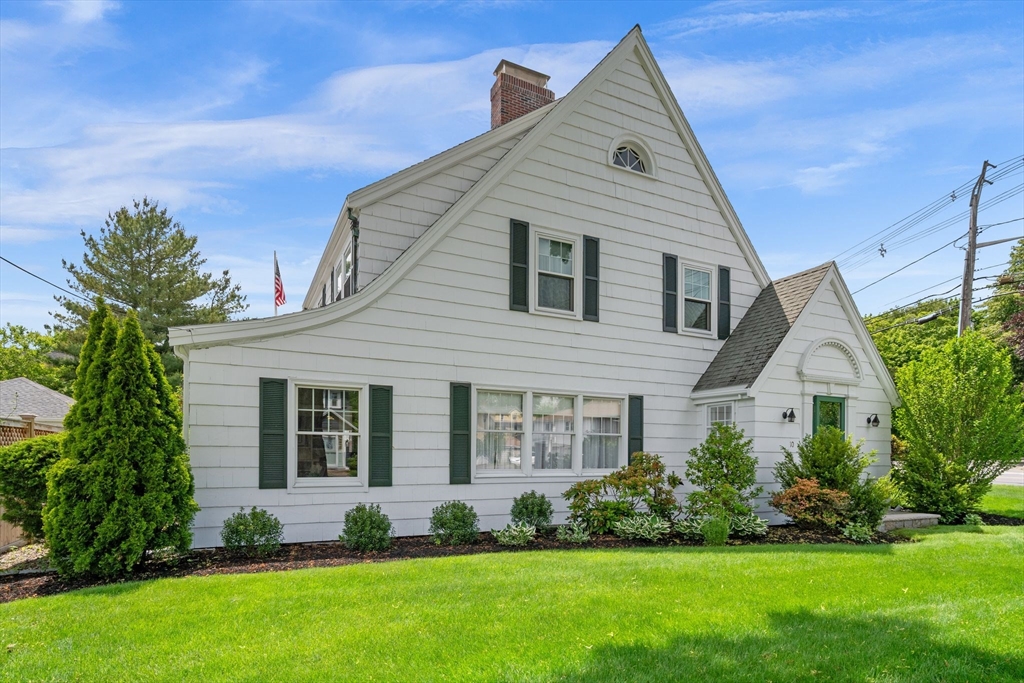 10 Charlotte Road, Marblehead, Massachusetts, 3 Bedrooms Bedrooms, 7 Rooms Rooms,1.5 BathroomsBathrooms,Residential,For Sale,Charlotte Road,73532191