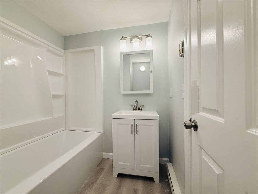 93 Zeigler St, Boston, Massachusetts, 2 Bedrooms Bedrooms, 4 Rooms Rooms,1 BathroomBathrooms,Residential Lease,For Rent,Zeigler St,73532203