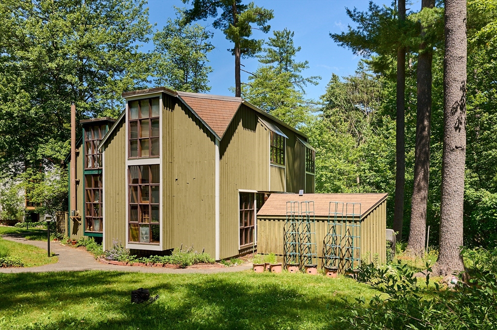 83 Crossbrook Avenue, Amherst, Massachusetts, 3 Bedrooms Bedrooms, 5 Rooms Rooms,2.5 BathroomsBathrooms,Residential,For Sale,Crossbrook Avenue,73532212