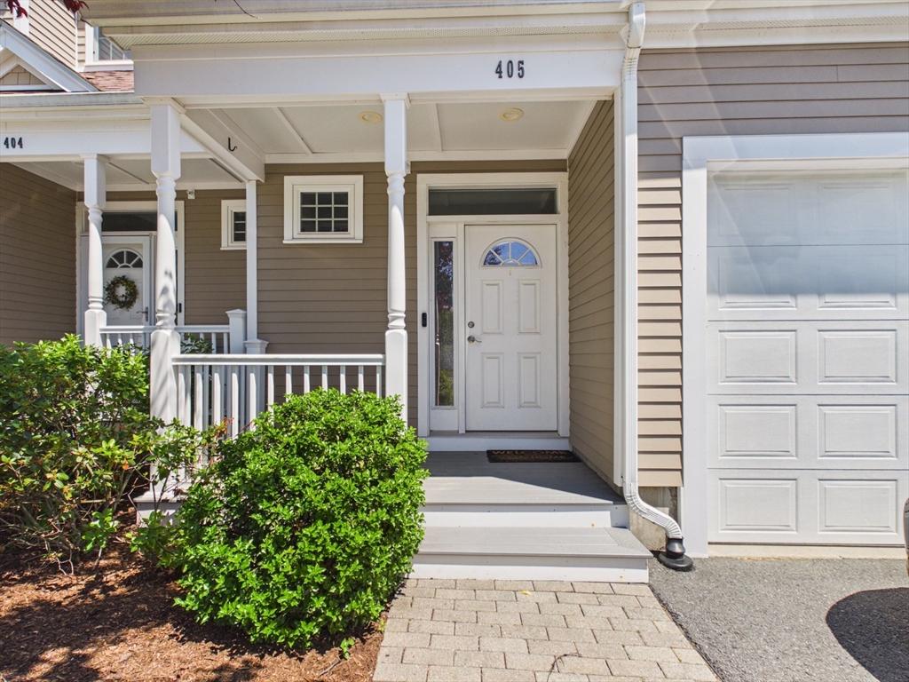 70 Endicott Street, Norwood, Massachusetts, 2 Bedrooms Bedrooms, 6 Rooms Rooms,1.5 BathroomsBathrooms,Residential Lease,For Rent,Endicott Street,73532217