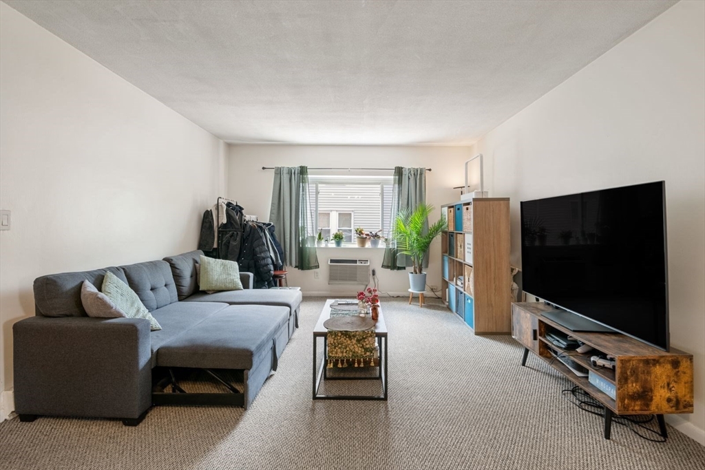 2 Larose Pl, Boston, Massachusetts, 2 Bedrooms Bedrooms, 4 Rooms Rooms,1 BathroomBathrooms,Residential,For Sale,Larose Pl,73532233