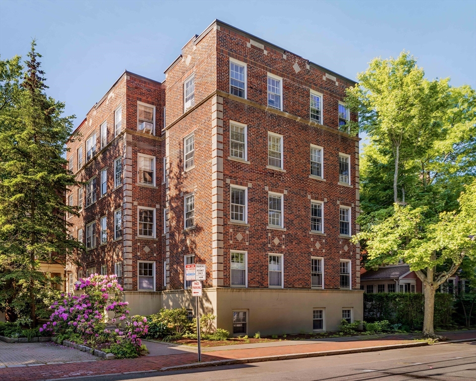 32 Shepard Street, Cambridge, Massachusetts, 2 Bedrooms Bedrooms, 4 Rooms Rooms,1 BathroomBathrooms,Residential,For Sale,Shepard Street,73532249