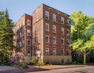 32 Shepard Street, Cambridge, Massachusetts, 2 Bedrooms Bedrooms, 4 Rooms Rooms,1 BathroomBathrooms,Residential,For Sale,Shepard Street,73532249