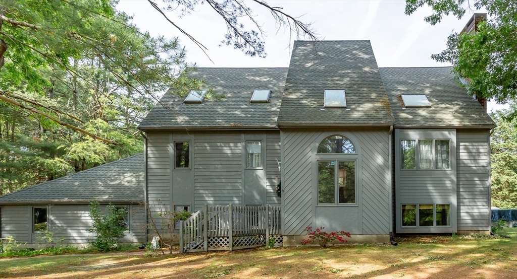 88 Newcomb St, Norton, Massachusetts, 5 Bedrooms Bedrooms, 12 Rooms Rooms,3 BathroomsBathrooms,Residential,For Sale,Newcomb St,73532210