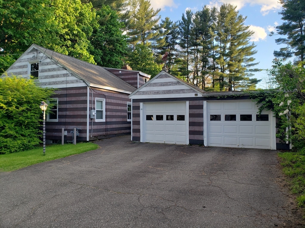 12 Greenwood Ct, Easthampton, Massachusetts, 6 Bedrooms Bedrooms, 9 Rooms Rooms,3 BathroomsBathrooms,Residential,For Sale,Greenwood Ct,73532077
