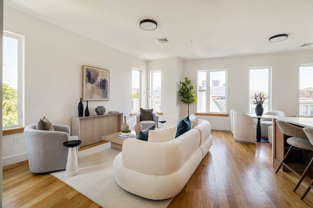 58 Kent, Brookline, Massachusetts, 2 Bedrooms Bedrooms, 5 Rooms Rooms,2 BathroomsBathrooms,Residential,For Sale,Kent,73532255