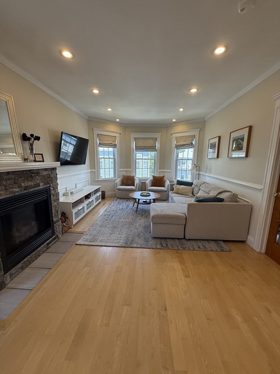 31 Mt Vernon St, Boston, Massachusetts, 3 Bedrooms Bedrooms, 5 Rooms Rooms,2 BathroomsBathrooms,Residential Lease,For Rent,Mt Vernon St,73531887
