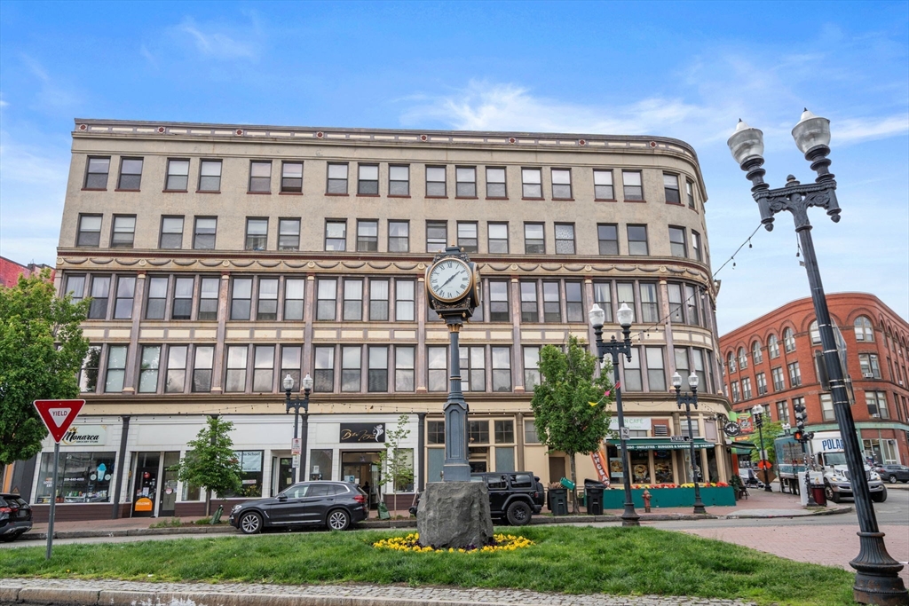 7 Central Square, Lynn, Massachusetts, 2 Bedrooms Bedrooms, 4 Rooms Rooms,1 BathroomBathrooms,Residential,For Sale,Central Square,73532188