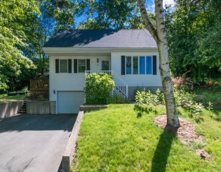 38 Donald Ave, East Longmeadow, Massachusetts, 3 Bedrooms Bedrooms, 7 Rooms Rooms,2 BathroomsBathrooms,Residential,For Sale,Donald Ave,73532272