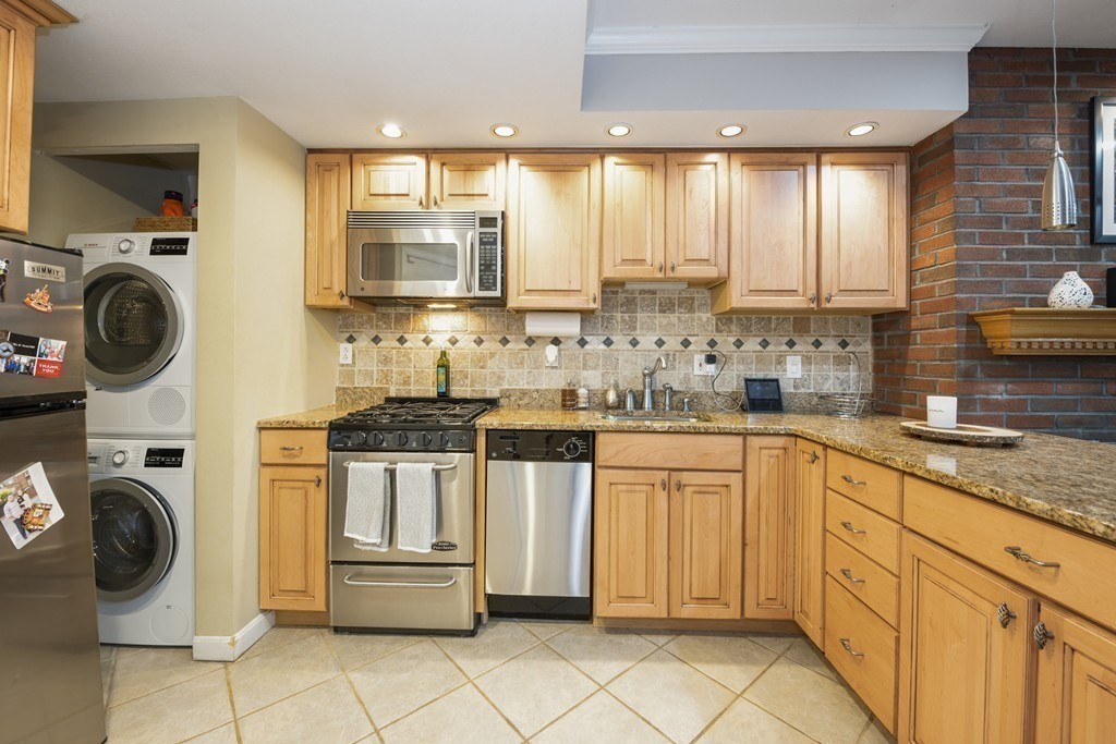 271 Beacon Street, Boston, Massachusetts, 2 Bedrooms Bedrooms, 3 Rooms Rooms,1 BathroomBathrooms,Residential Lease,For Rent,Beacon Street,73532274