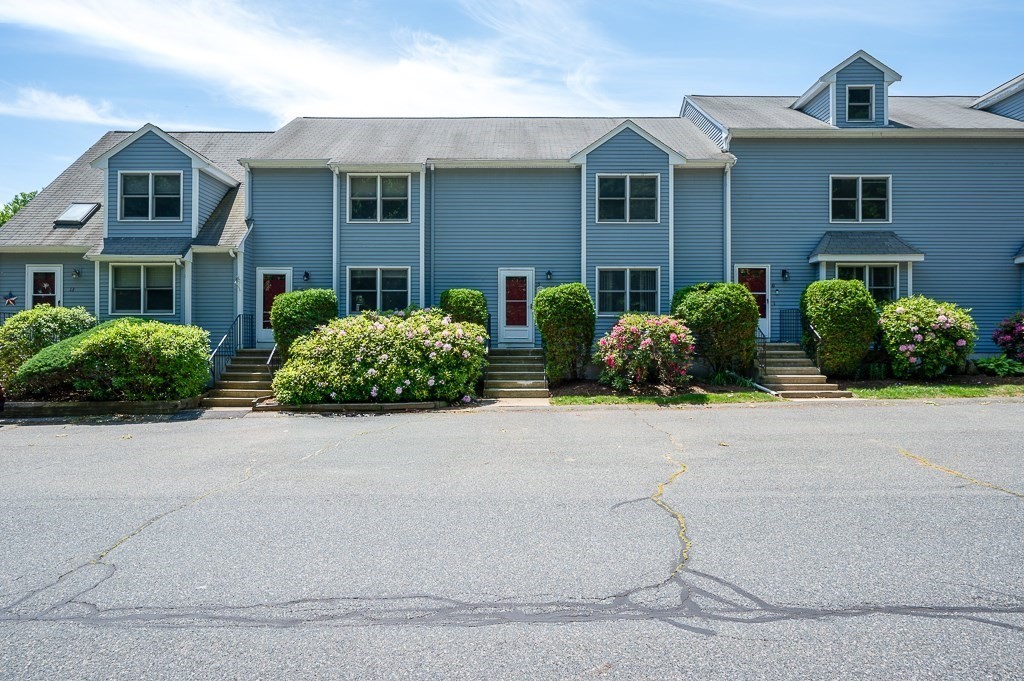15 Pinecrest Vlg, Hopkinton, Massachusetts, 2 Bedrooms Bedrooms, 5 Rooms Rooms,1.5 BathroomsBathrooms,Residential,For Sale,Pinecrest Vlg,73531806