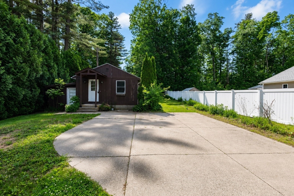 603 Alden St, Ludlow, Massachusetts, 2 Bedrooms Bedrooms, 4 Rooms Rooms,1 BathroomBathrooms,Residential,For Sale,Alden St,73532268