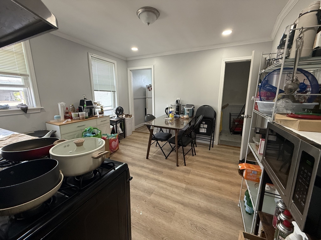 68-70 Wyeth St, Malden, Massachusetts, 3 Bedrooms Bedrooms, 4 Rooms Rooms,1 BathroomBathrooms,Residential Lease,For Rent,Wyeth St,73532341