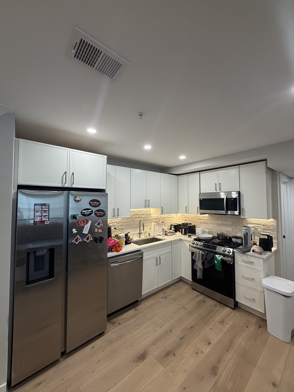 9 Everett St, Boston, Massachusetts, 2 Bedrooms Bedrooms, 6 Rooms Rooms,2 BathroomsBathrooms,Residential Lease,For Rent,Everett St,73532344