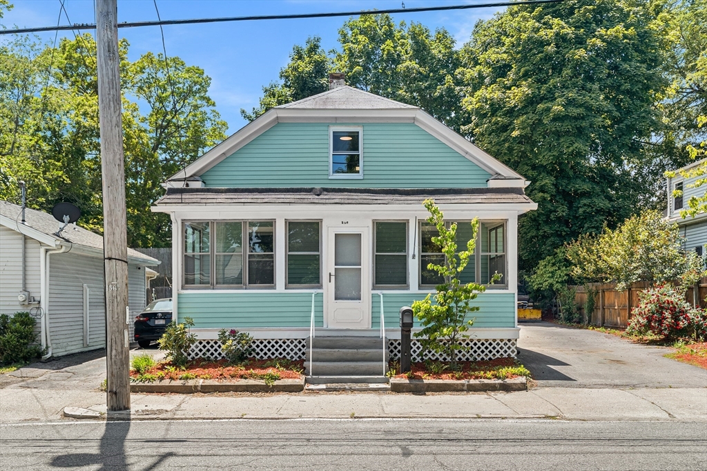386 Thacher St, Attleboro, Massachusetts, 4 Bedrooms Bedrooms, 6 Rooms Rooms,1 BathroomBathrooms,Residential,For Sale,Thacher St,73532347