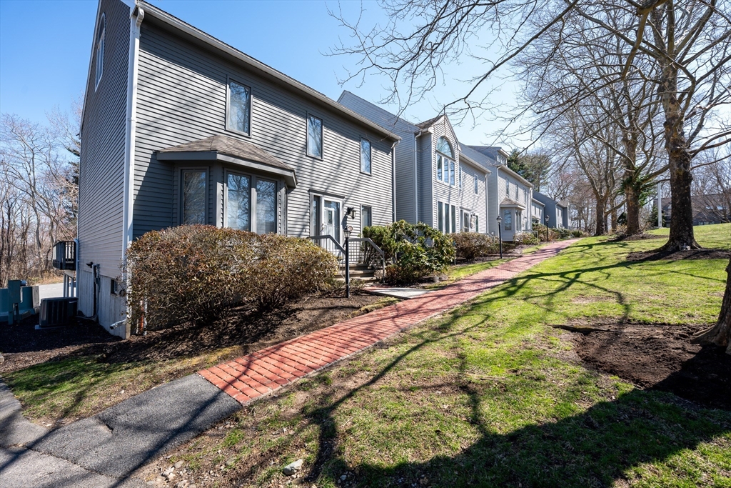 84 Kim Ter, Stoughton, Massachusetts, 3 Bedrooms Bedrooms, 8 Rooms Rooms,2.5 BathroomsBathrooms,Residential,For Sale,Kim Ter,73498188
