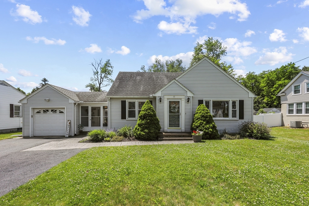 111 Maple Road, Longmeadow, Massachusetts, 2 Bedrooms Bedrooms, 4 Rooms Rooms,1 BathroomBathrooms,Residential,For Sale,Maple Road,73532361