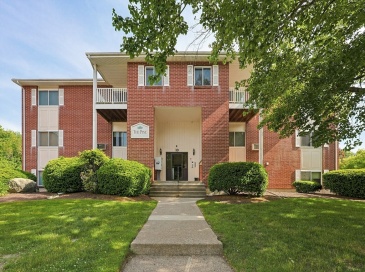10 Dailey St, Attleboro, Massachusetts, 2 Bedrooms Bedrooms, 5 Rooms Rooms,1 BathroomBathrooms,Residential,For Sale,Dailey St,73532008