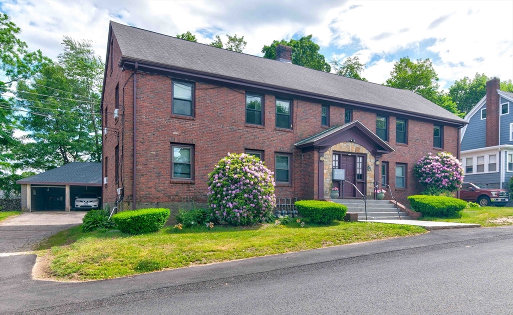 34 Weston Ave, Braintree, Massachusetts, 2 Bedrooms Bedrooms, 5 Rooms Rooms,1 BathroomBathrooms,Residential Lease,For Rent,Weston Ave,73532372