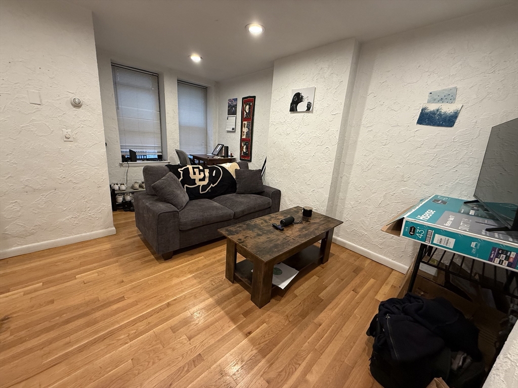 58 Prince St., Boston, Massachusetts, 1 Bedroom Bedrooms, 4 Rooms Rooms,1 BathroomBathrooms,Residential Lease,For Rent,Prince St.,73532431