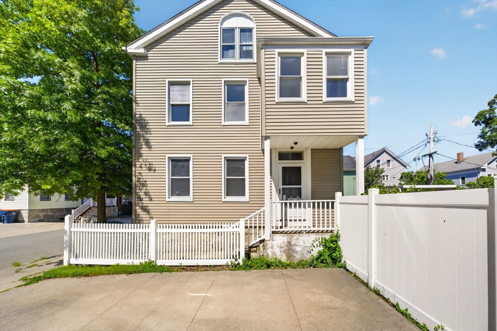 233 Maxfield St, New Bedford, Massachusetts, 5 Bedrooms Bedrooms, 11 Rooms Rooms,2 BathroomsBathrooms,Residential Income,For Sale,Maxfield St,73532447