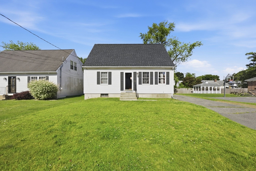 164 Arnold Ave, Springfield, Massachusetts, 5 Bedrooms Bedrooms, 7 Rooms Rooms,2.5 BathroomsBathrooms,Residential,For Sale,Arnold Ave,73532414
