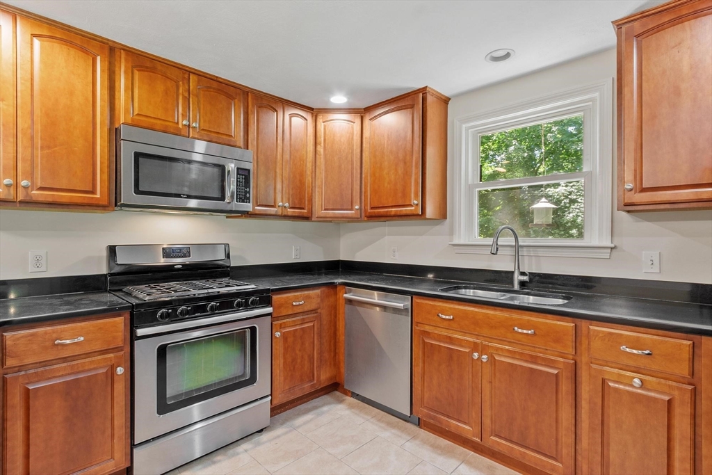 21 Cherokee Rd, Acton, Massachusetts, 3 Bedrooms Bedrooms, 5 Rooms Rooms,2 BathroomsBathrooms,Residential Lease,For Rent,Cherokee Rd,73532484