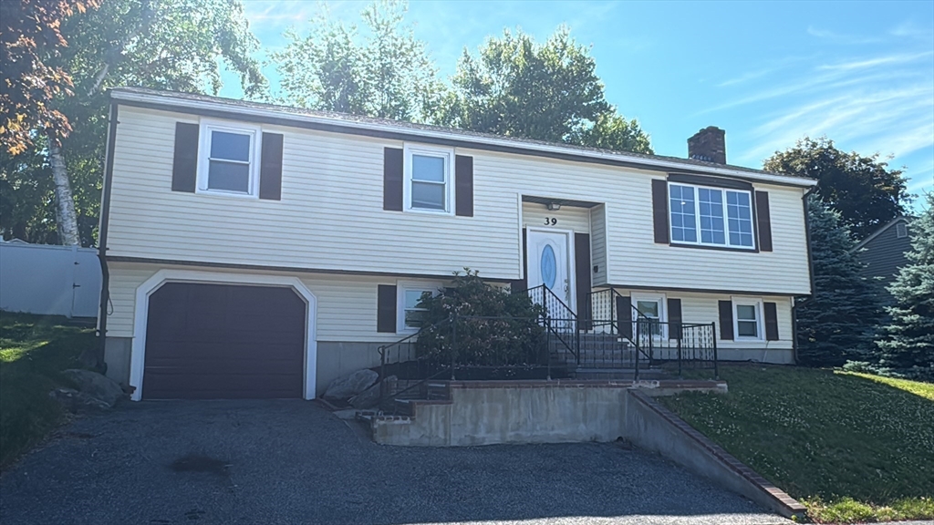 39 Westport Rd, Worcester, Massachusetts, 4 Bedrooms Bedrooms, 8 Rooms Rooms,2 BathroomsBathrooms,Residential,For Sale,Westport Rd,73532300