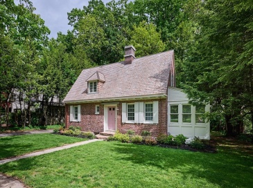 43 Woodlawn Ave, Northampton, Massachusetts, 3 Bedrooms Bedrooms, 6 Rooms Rooms,2 BathroomsBathrooms,Residential,For Sale,Woodlawn Ave,73531885
