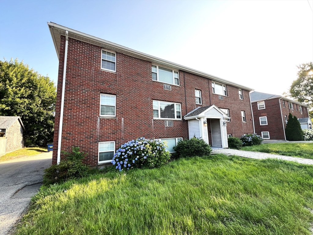 479 Sea Street, Quincy, Massachusetts, 1 Bedroom Bedrooms, 3 Rooms Rooms,1 BathroomBathrooms,Residential,For Sale,Sea Street,73485684