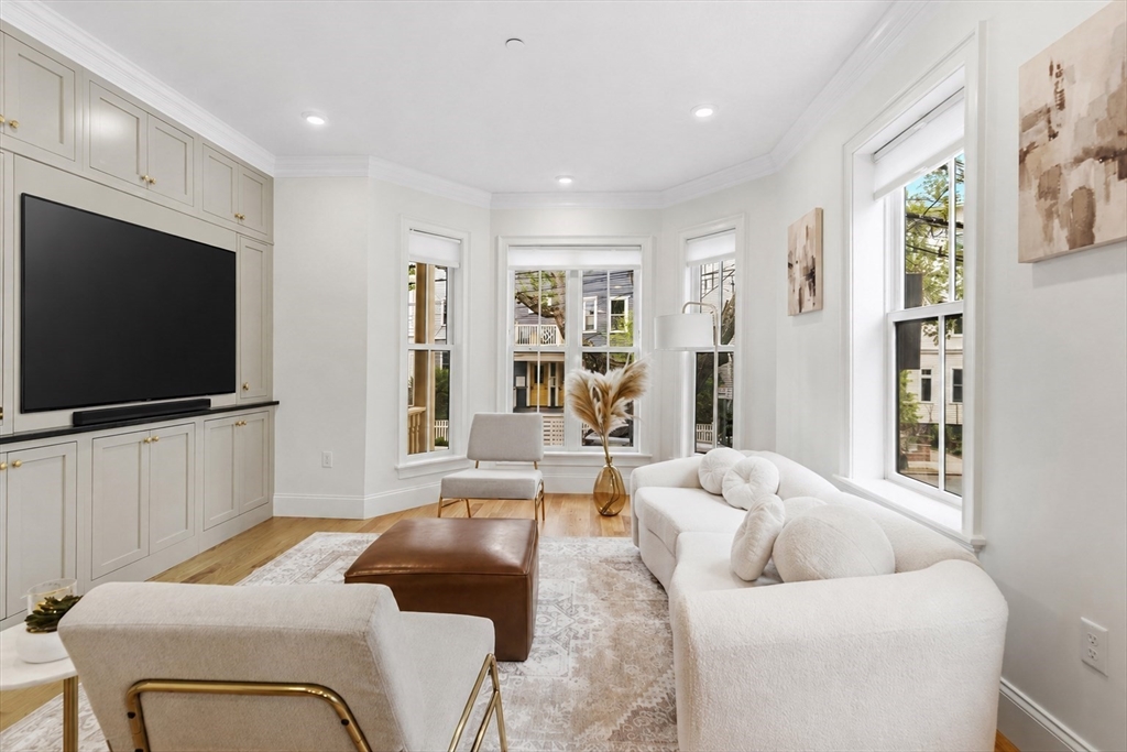 18 Tufts St, Cambridge, Massachusetts, 3 Bedrooms Bedrooms, 8 Rooms Rooms,2.5 BathroomsBathrooms,Residential,For Sale,Tufts St,73514456