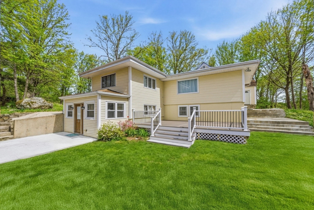 222 E Main St, Georgetown, Massachusetts, 4 Bedrooms Bedrooms, 8 Rooms Rooms,2 BathroomsBathrooms,Residential,For Sale,E Main St,73498757