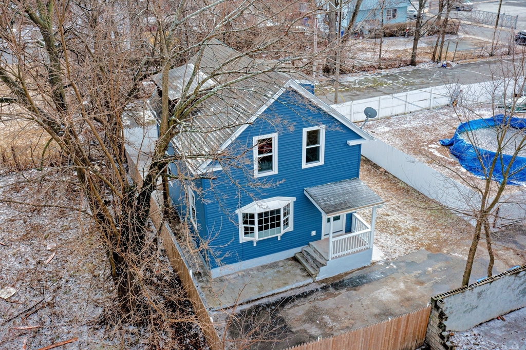 11 Carpenter Ct, Springfield, Massachusetts, 2 Bedrooms Bedrooms, 5 Rooms Rooms,2 BathroomsBathrooms,Residential,For Sale,Carpenter Ct,73498657