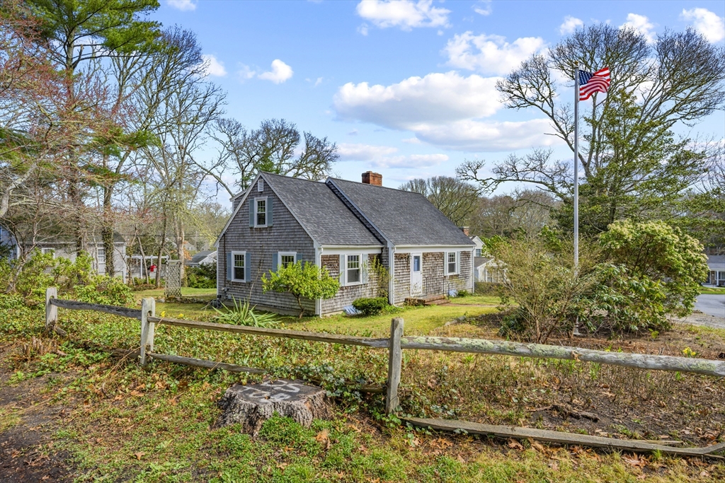42 Oak Ln, Barnstable, Massachusetts, 3 Bedrooms Bedrooms, 7 Rooms Rooms,2 BathroomsBathrooms,Residential,For Sale,Oak Ln,73507302