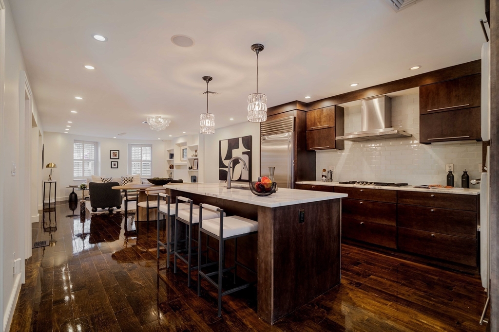 92 Waltham St, Boston, Massachusetts, 3 Bedrooms Bedrooms, 6 Rooms Rooms,2.5 BathroomsBathrooms,Residential,For Sale,Waltham St,73470705