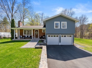 6 Clinton St, Amesbury, Massachusetts, 4 Bedrooms Bedrooms, 6 Rooms Rooms,2.5 BathroomsBathrooms,Residential,For Sale,Clinton St,73513555