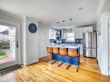 21R Franklin St, Woburn, Massachusetts, 3 Bedrooms Bedrooms, 9 Rooms Rooms,2.5 BathroomsBathrooms,Residential Lease,For Rent,Franklin St,73532812