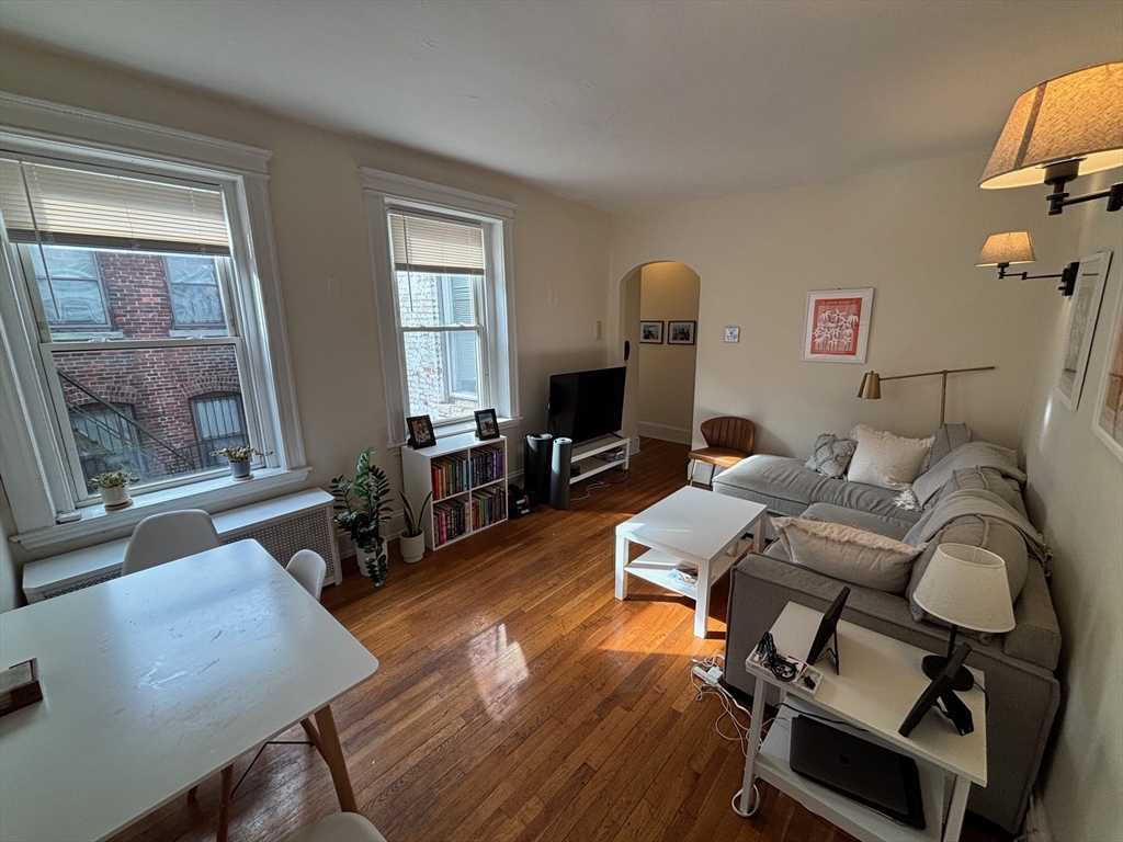 7 Grove St., Boston, Massachusetts, 1 Bedroom Bedrooms, 3 Rooms Rooms,1 BathroomBathrooms,Residential Lease,For Rent,Grove St.,73532492