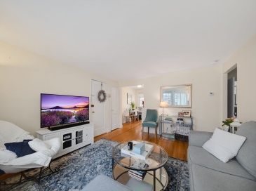 926 Massachusetts Ave, Arlington, Massachusetts, 2 Bedrooms Bedrooms, 5 Rooms Rooms,1 BathroomBathrooms,Residential Lease,For Rent,Massachusetts Ave,73532497