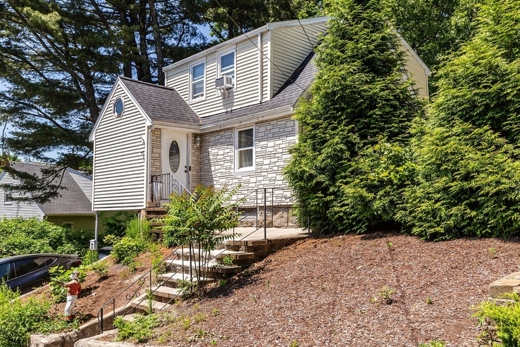 30 Tinson Rd, Quincy, Massachusetts, 2 Bedrooms Bedrooms, 6 Rooms Rooms,1 BathroomBathrooms,Residential,For Sale,Tinson Rd,73532453