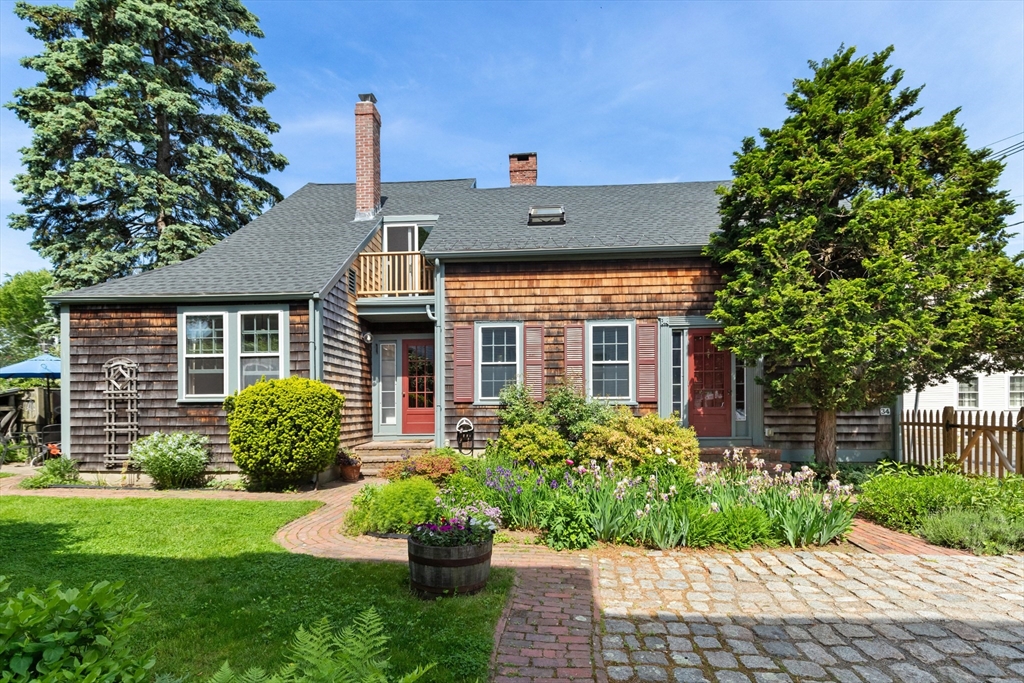 34 Pearl Street, Marblehead, Massachusetts, 4 Bedrooms Bedrooms, 8 Rooms Rooms,3 BathroomsBathrooms,Residential,For Sale,Pearl Street,73532503