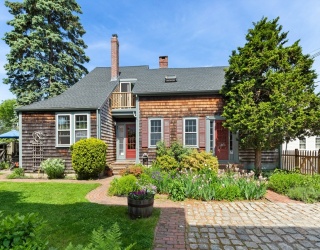 34 Pearl Street, Marblehead, Massachusetts, 4 Bedrooms Bedrooms, 8 Rooms Rooms,3 BathroomsBathrooms,Residential,For Sale,Pearl Street,73532503