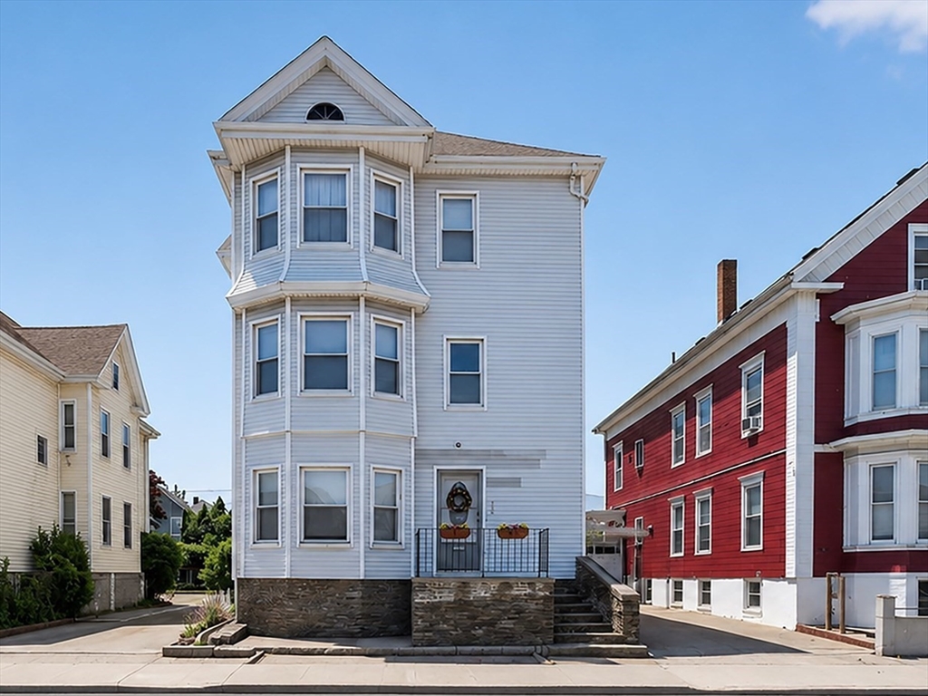 203 County St, New Bedford, Massachusetts, 9 Bedrooms Bedrooms, 18 Rooms Rooms,3 BathroomsBathrooms,Residential Income,For Sale,County St,73532251