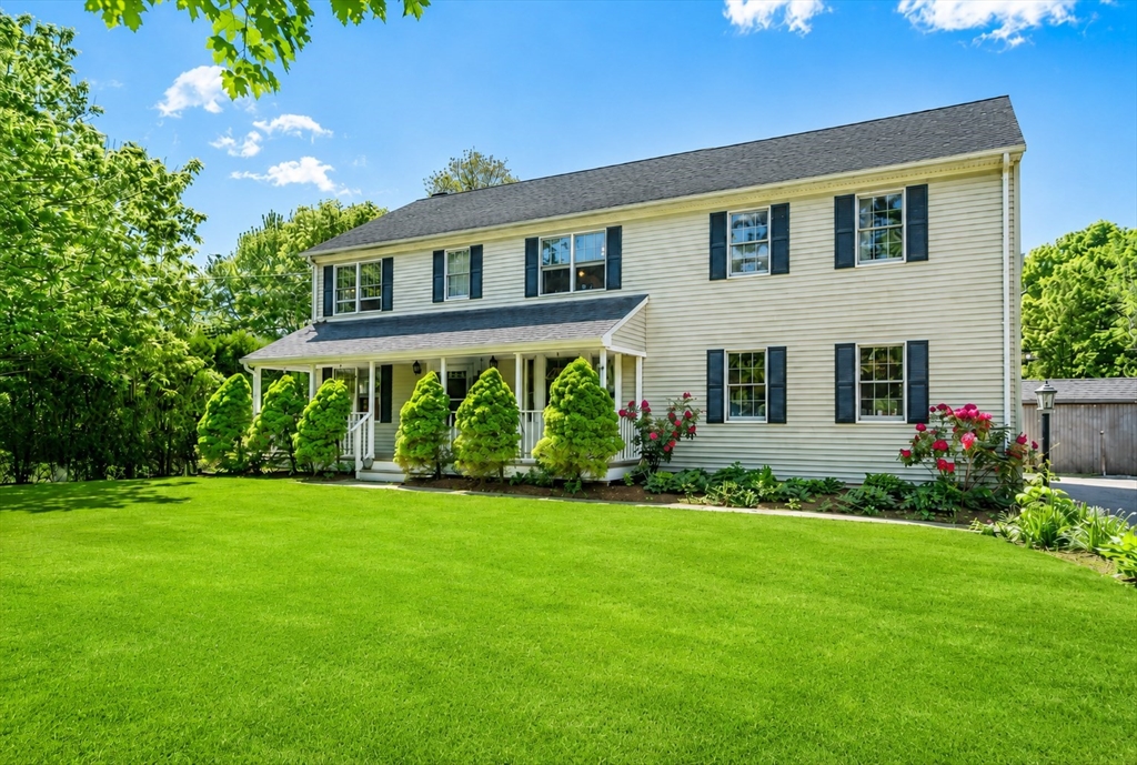 323 Oakhill Ave, Attleboro, Massachusetts, 5 Bedrooms Bedrooms, 6 Rooms Rooms,2.5 BathroomsBathrooms,Residential,For Sale,Oakhill Ave,73532557