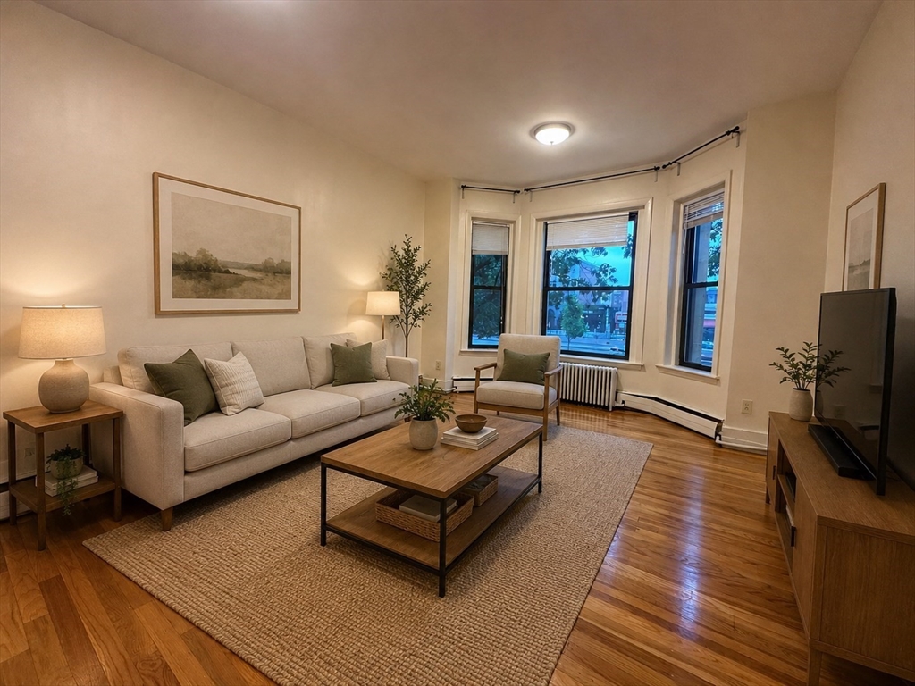 1238 Commonwealth Ave, Boston, Massachusetts, 2 Bedrooms Bedrooms, 5 Rooms Rooms,1 BathroomBathrooms,Residential Lease,For Rent,Commonwealth Ave,73532564
