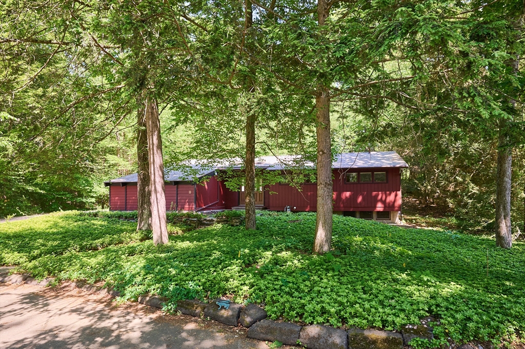 15 Red Fox Ln, Amherst, Massachusetts, 3 Bedrooms Bedrooms, 7 Rooms Rooms,2.5 BathroomsBathrooms,Residential,For Sale,Red Fox Ln,73532343