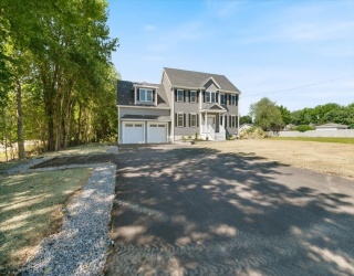 150 Nashua Rd, Dracut, Massachusetts, 4 Bedrooms Bedrooms, 8 Rooms Rooms,2.5 BathroomsBathrooms,Residential,For Sale,Nashua Rd,73532307